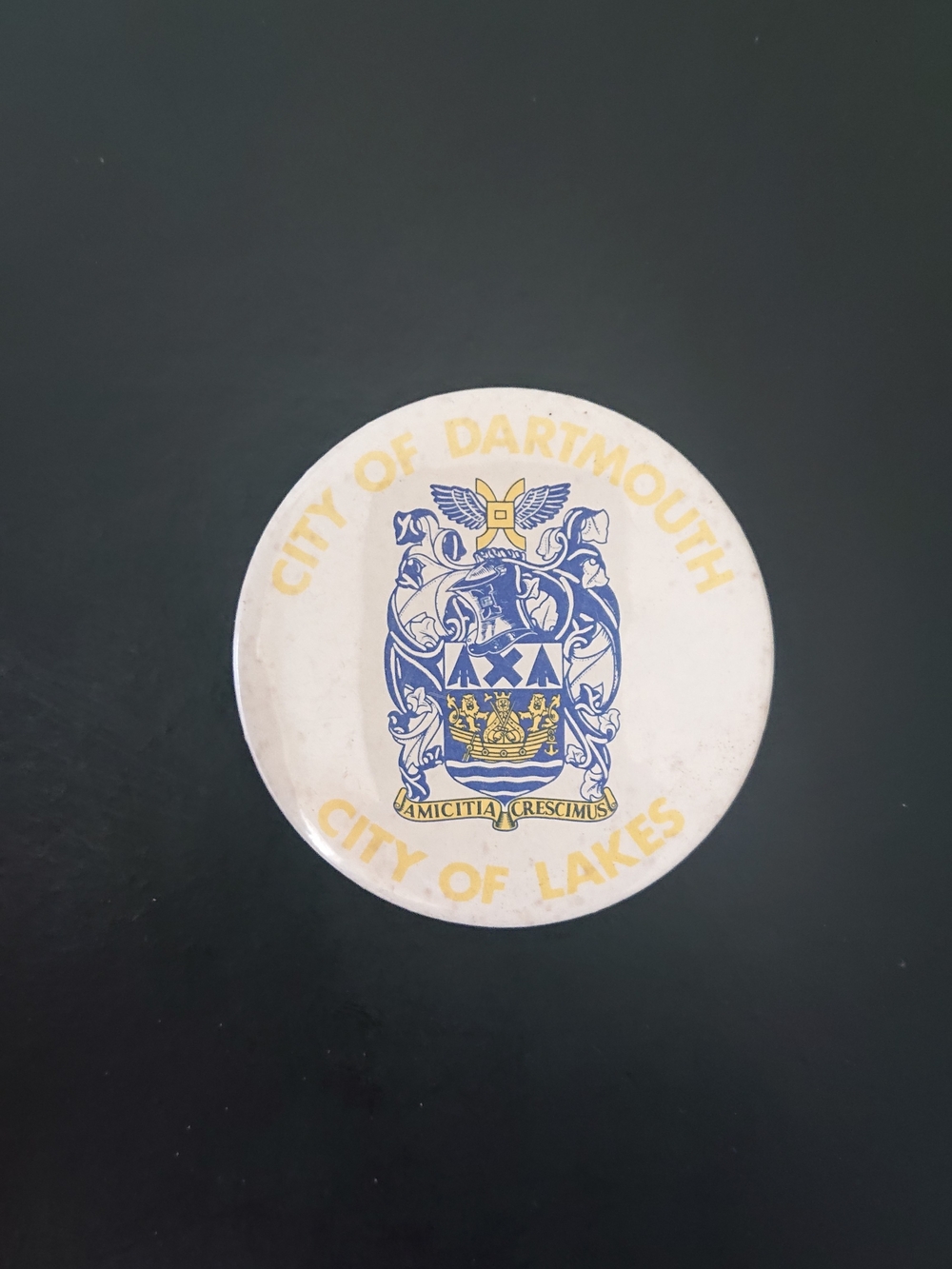 City of Dartmouth Crest Round Sticker - White, Blue & Yellow